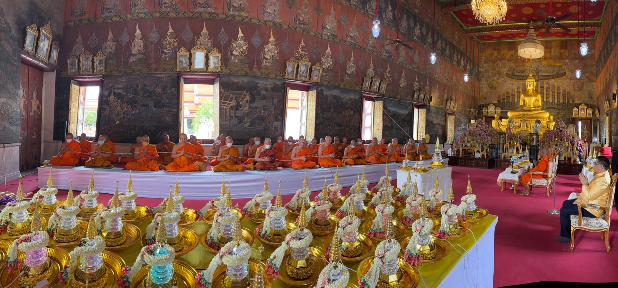 泰国古金钟寺迎接供奉释迦摩尼佛与佛陀弟子舍利子的华琪舍利塔