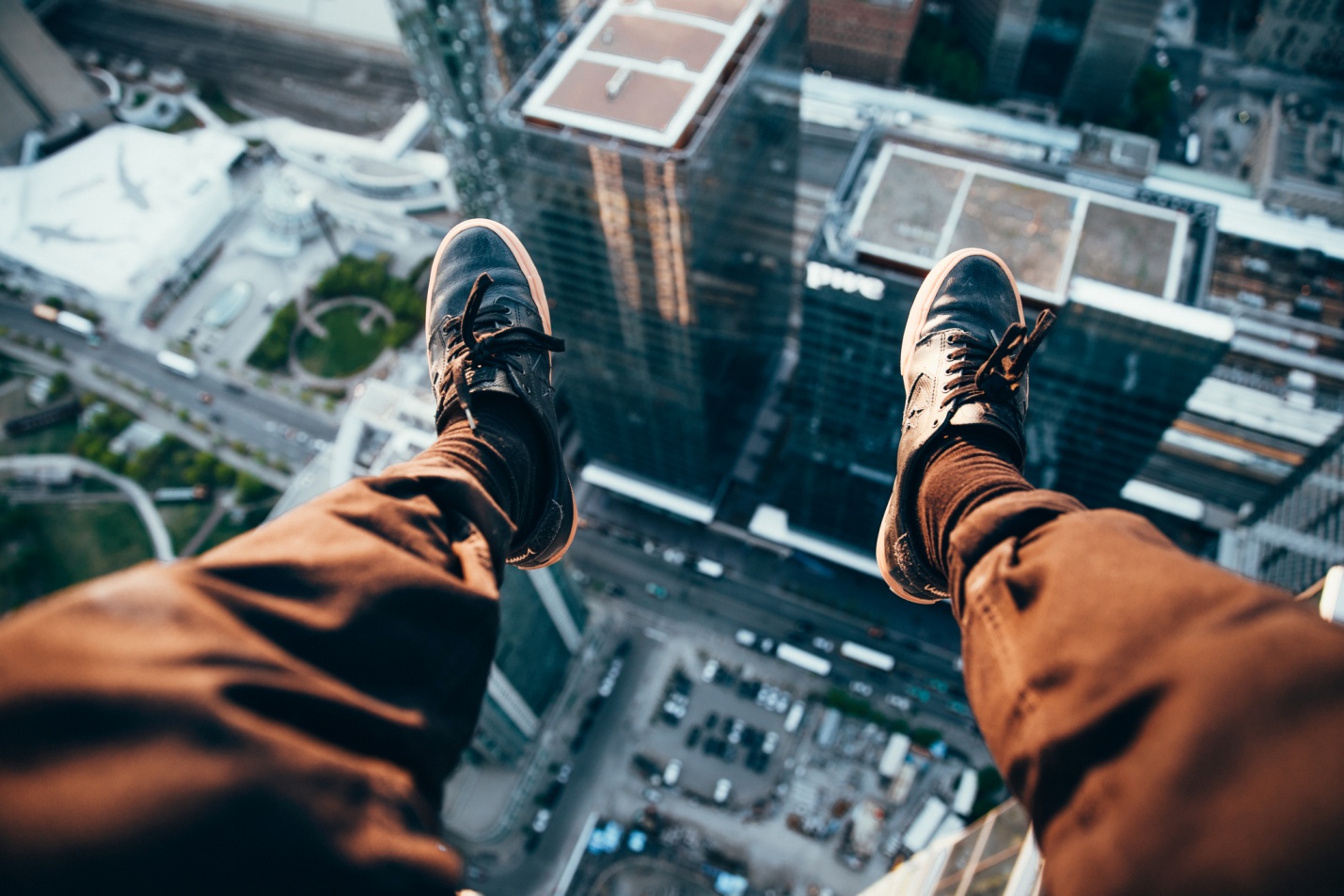 D:\rooftopper-looking-down.jpg