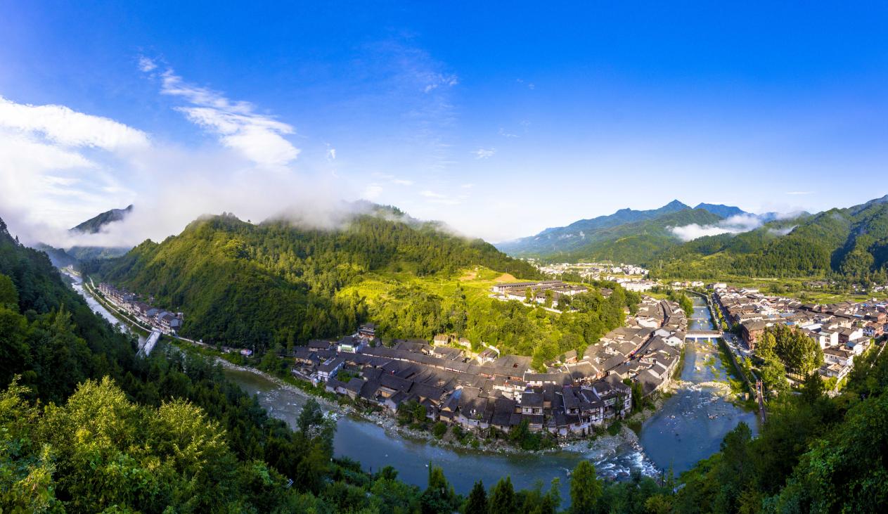 青木川古镇全景——龚江摄