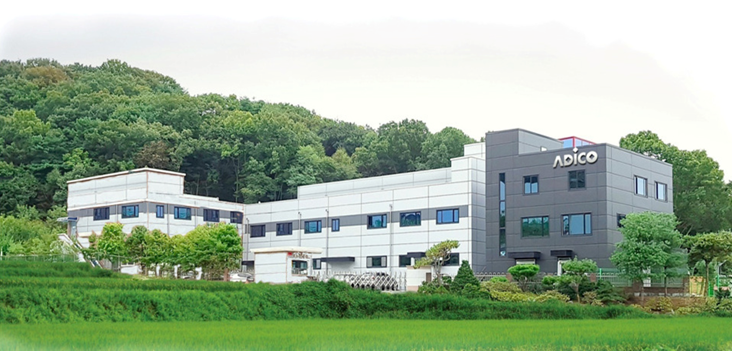 잔디, 야외, 하늘, 식물이(가) 표시된 사진

자동 생성된 설명