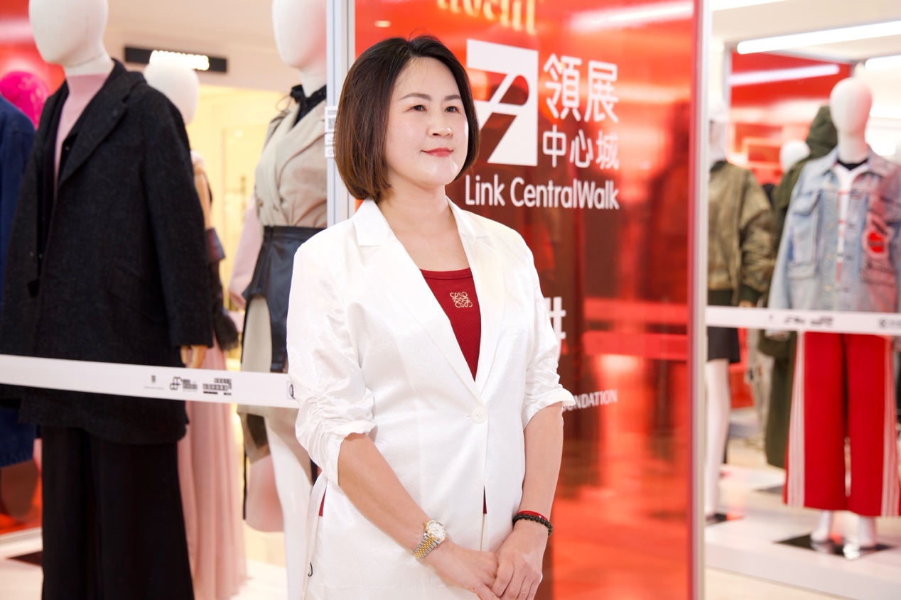 男人和女人在跳舞

AI 生成的内容可能不正确。
