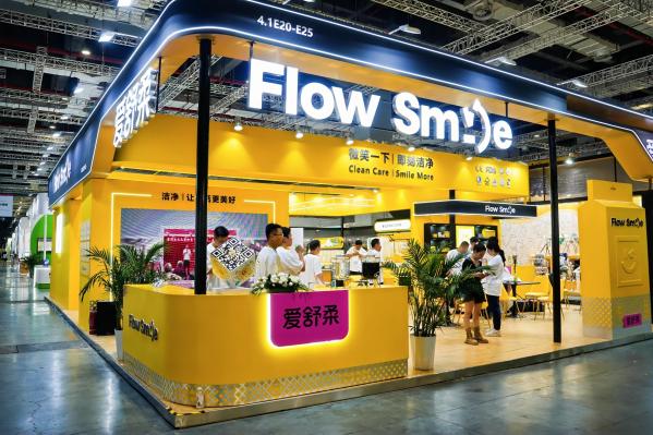 爱舒柔|FlowSmile 惊艳亮相 2025 国际孕婴童展，全场景卫品矩阵引爆全场