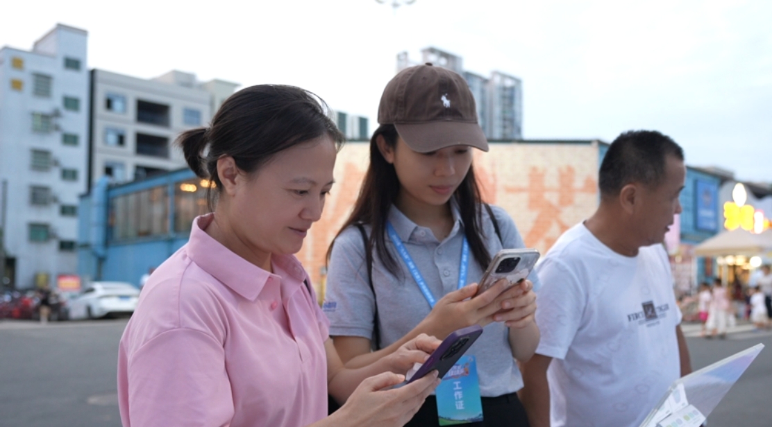 海南省安宁医院心理健康“六进”宣传活动走进文昌“村VA”现场​第3张