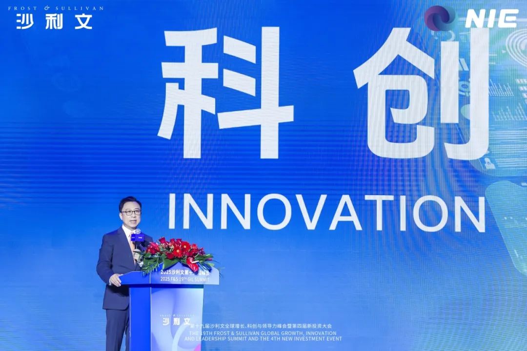 王昕近照