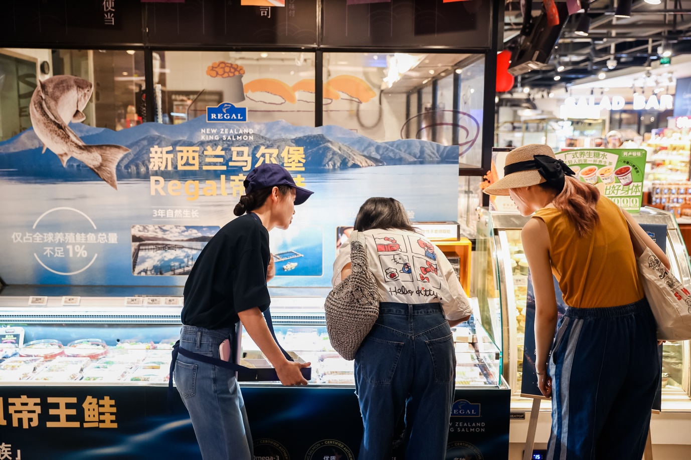 A group of women standing in front of a display case

AI-generated content may be incorrect.