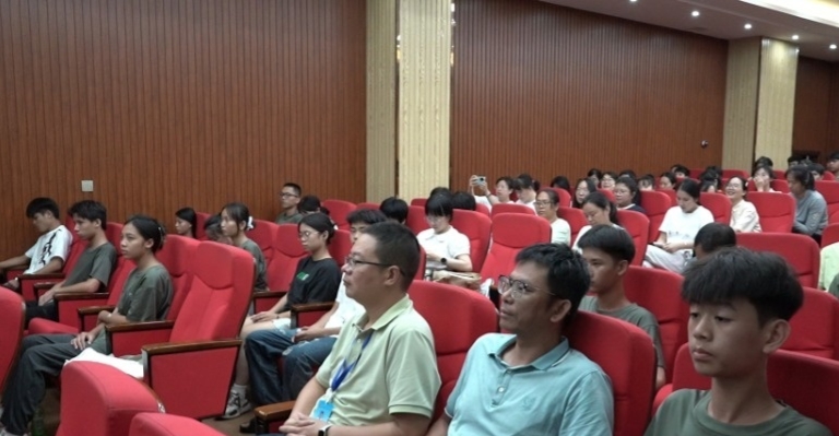 学做情绪的主人，海南省安宁医院专家走进海南省工业学校“授课”第2张