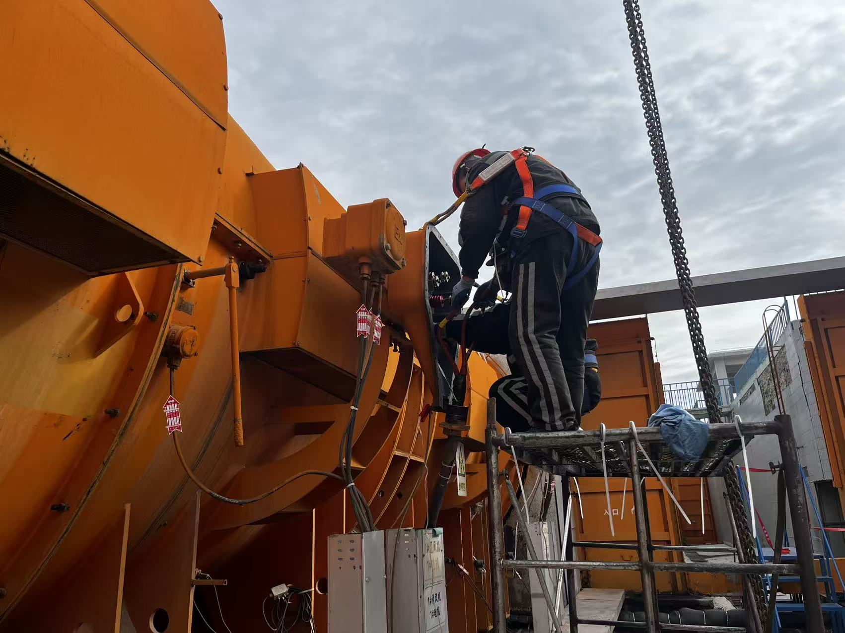 西部能源开展主通风机设备升级工作