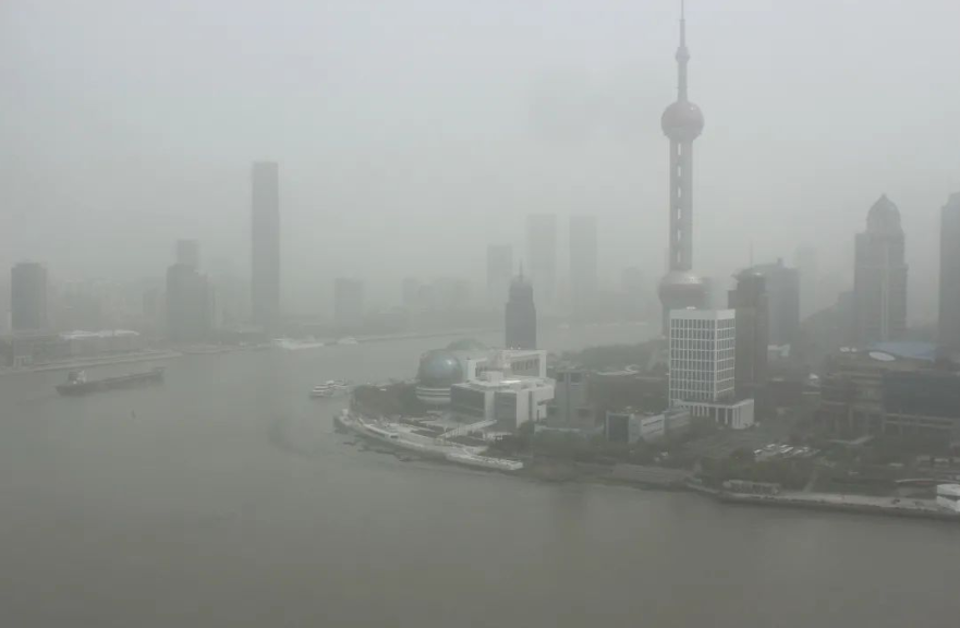 城市街道与高楼大厦的景色

AI 生成的内容可能不正确。