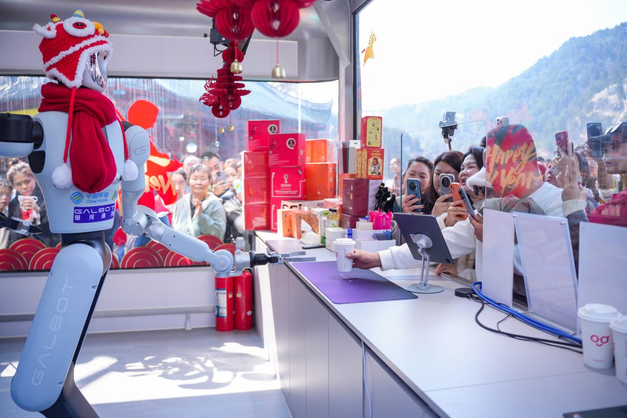 图片包含 人, 桌子, 室内, 女人
AI 生成的内容可能不正确。