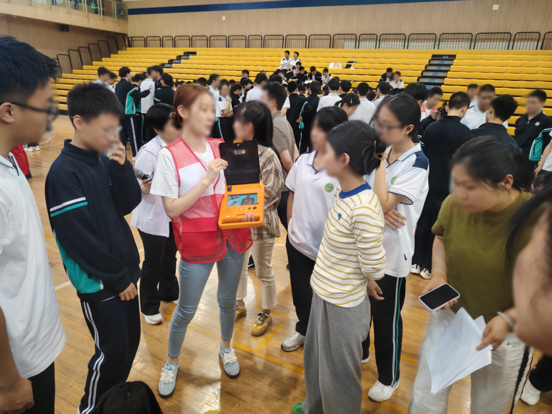 最新！教育部：为急救设备薄弱地区中小学配置AED