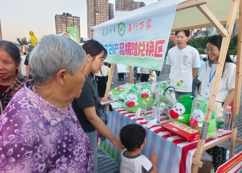 “童星闪耀·微光筑福” 大竹县六一星光公益市集嘉年华温情开市