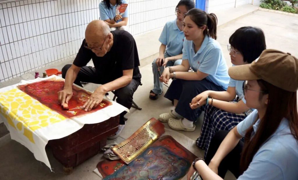 西安美术学院跨媒体艺术系赴韩城开展渭北花袱子非遗传承实践第5张